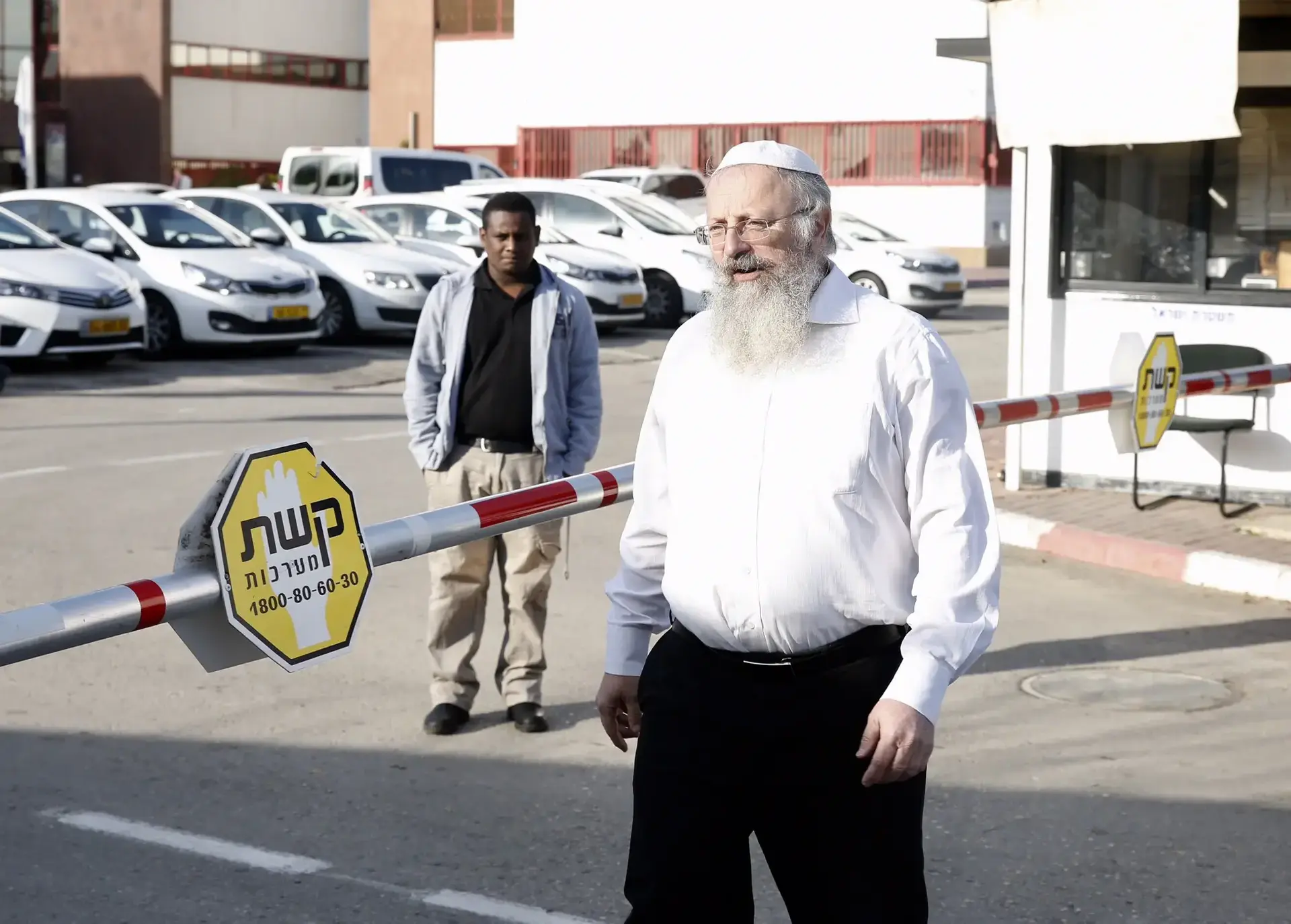 הרב שהתבטא בגזענות הוזמן לכנס אקדמי על "מעמדו של הלא-היהודי"