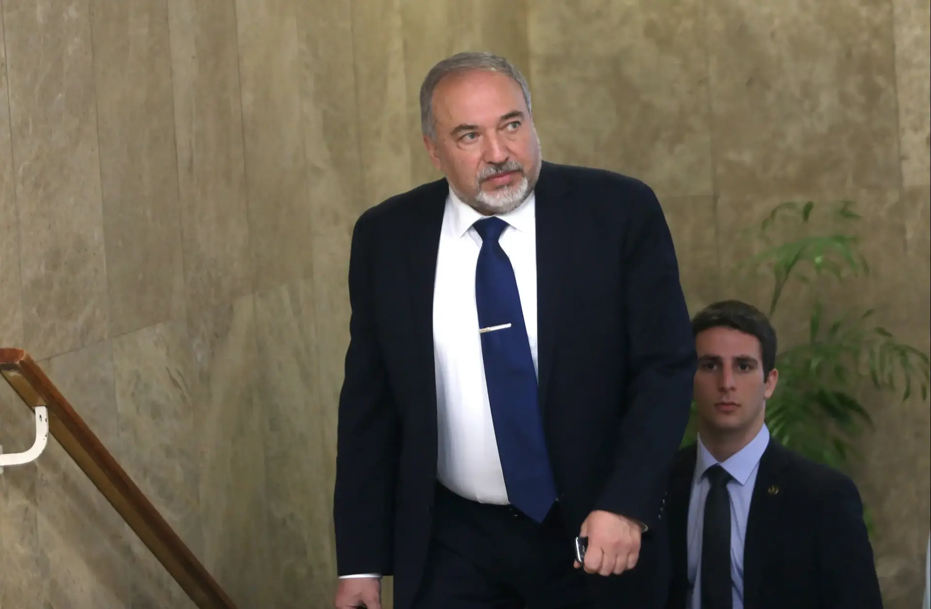 ליברמן מחפש דובר: יועץ התקשורת שלו עובר לקק"ל