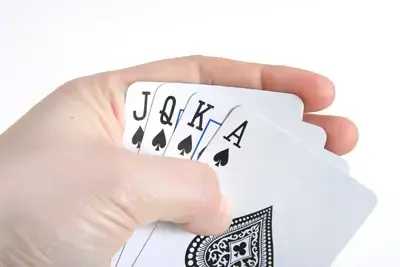 רוסיה: הפסיד את אשתו במשחק פוקר