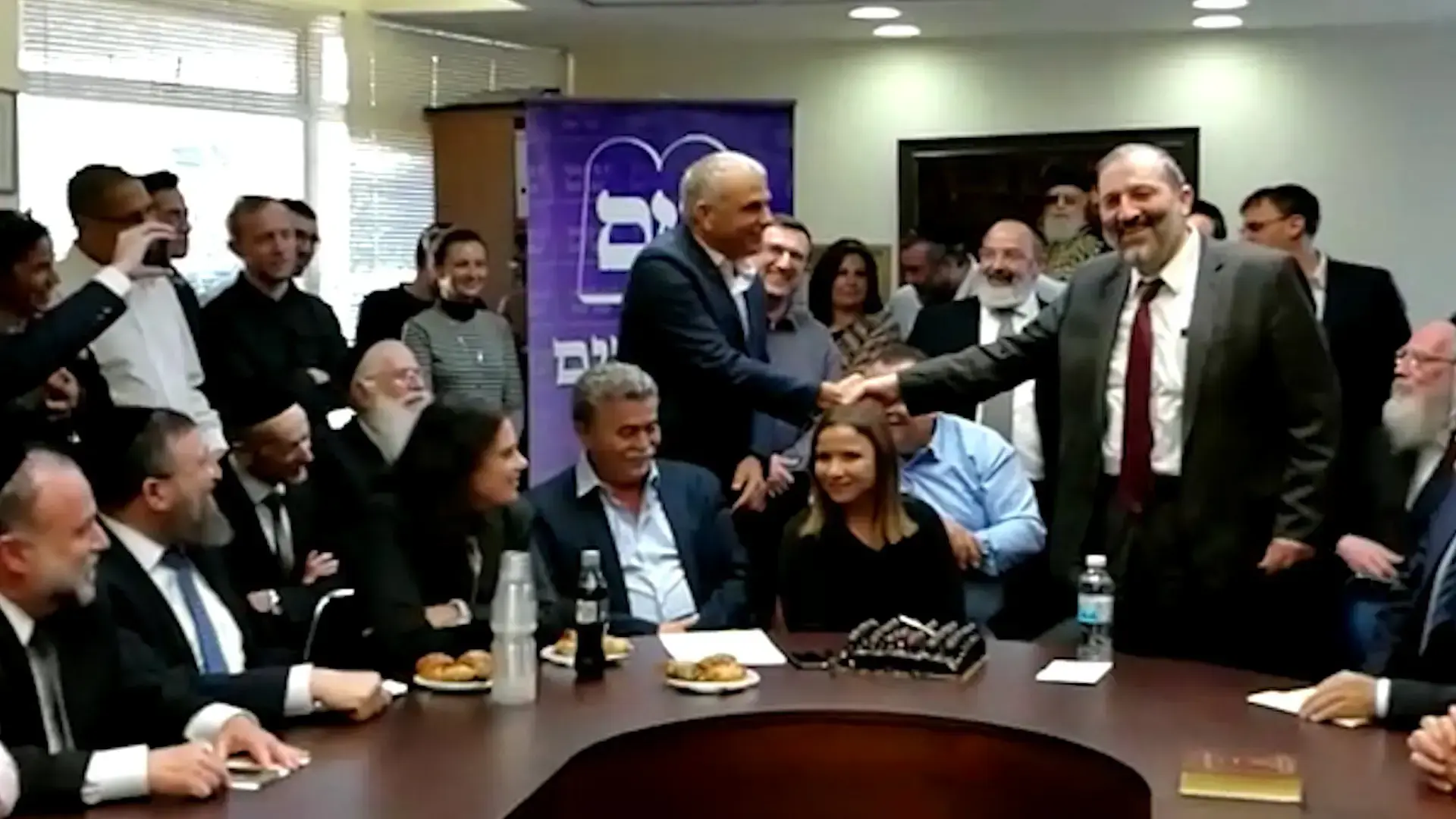 עוגה ובדיחות על מפלגת העבודה: כך חגג דרעי את יום הולדתו בכנסת
