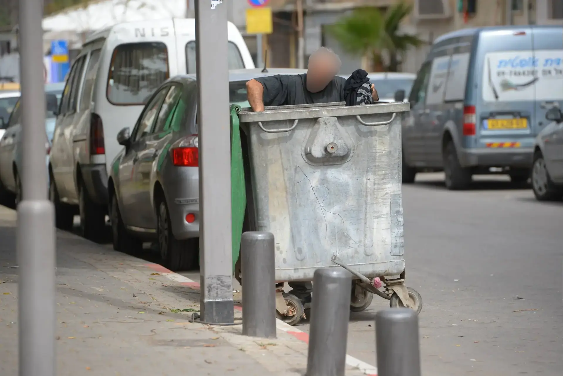 אשכנזים מרוויחים יותר, עבודה לא מחלצת מעוני: הפערים בישראל נחשפים