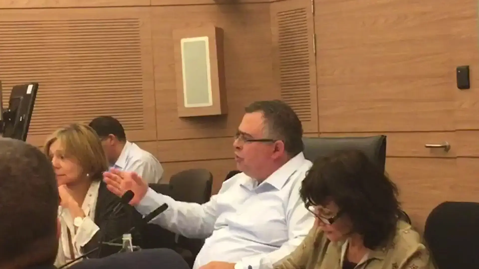 ביטן: "נמאסת, די לרדוף אחריך"; רגב: "לפחות תעשה דיאטה"