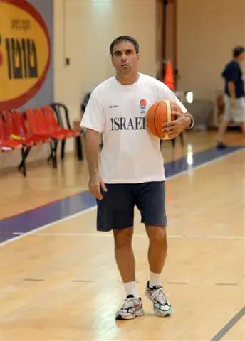 יורם מנחם עוזב את הנבחרת