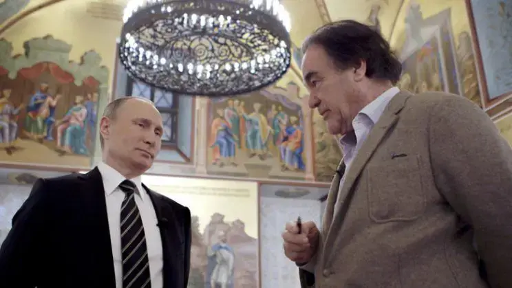 סיפורו של עבד: "The Putin Interviews" מתרפס בפני אחד הרודנים הגדולים בעולם