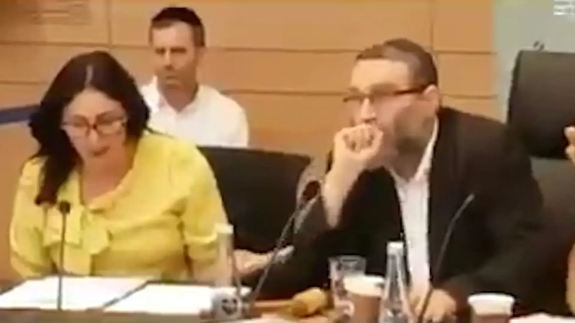 צפו: כשהשרה רגב נגעה בגפני במהלך דיון סוער בוועדת הכספים