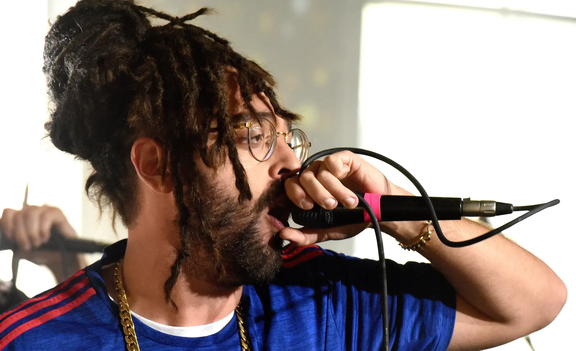 הראפר פלד באולפן וואלה! NEWS: "אני יוצא סטלן ומופרע? פאק איט, זה מי שאני"