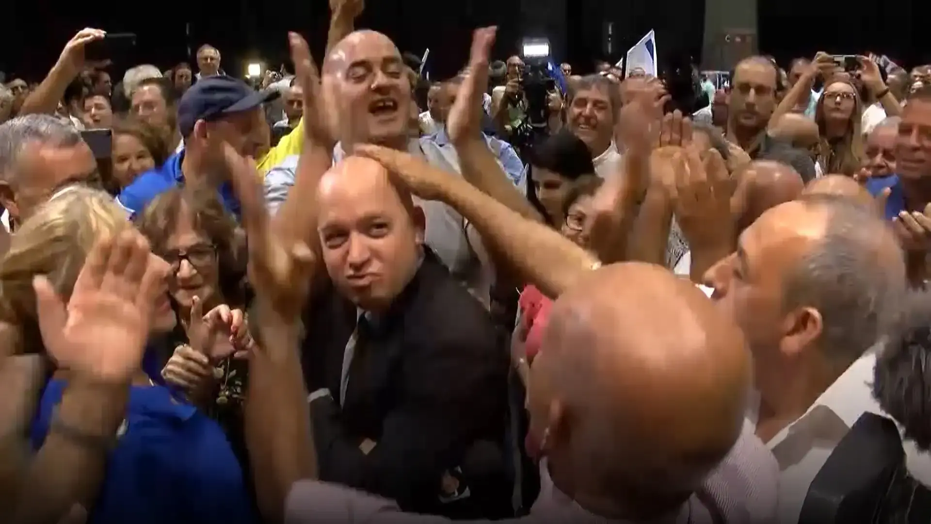 בעבודה מנצלים את הריב בליכוד: "אצלנו אוהבים מתפקדים חדשים"