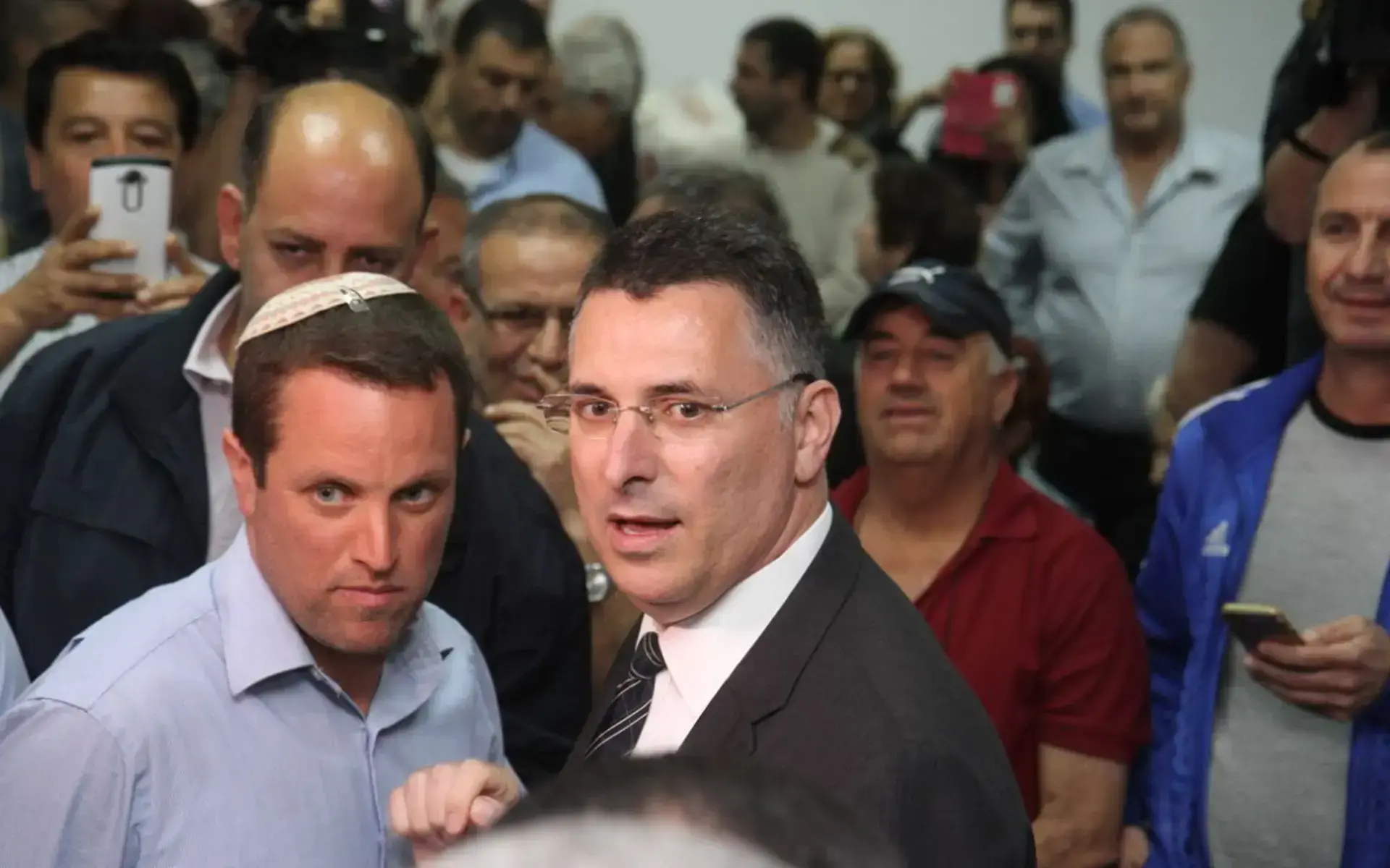 "הוא נסיך, אבל המלך עוד פה": האתגר של סער במסע לכיבוש הליכוד