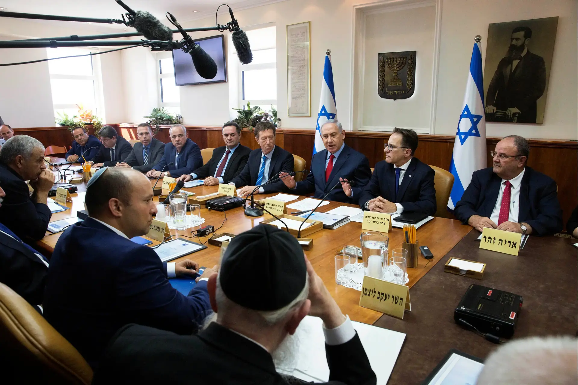 כמה ירוויח ראש הממשלה? ועדת הכספים אישרה את העלאת שכר השרים