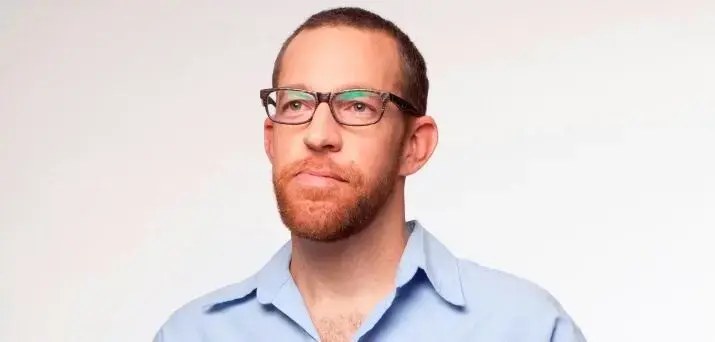 סקס, סמים ובובספוג: השחקן העסוק שמעולם לא למד משחק