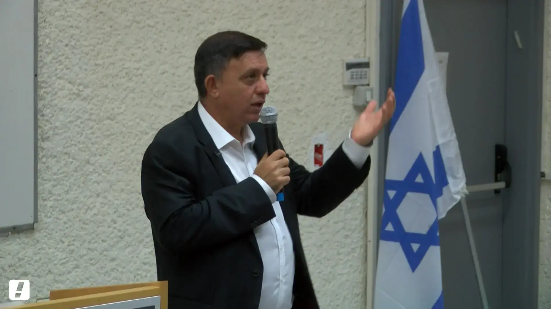 בדרך ללשכת רה"מ, לפיד יחלק את ירושלים - עם סכין בין השיניים