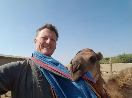 מנחה טלוויזיה בריטי נעלם בג'ונגל בחיפוש אחר שבט ציידים אבוד