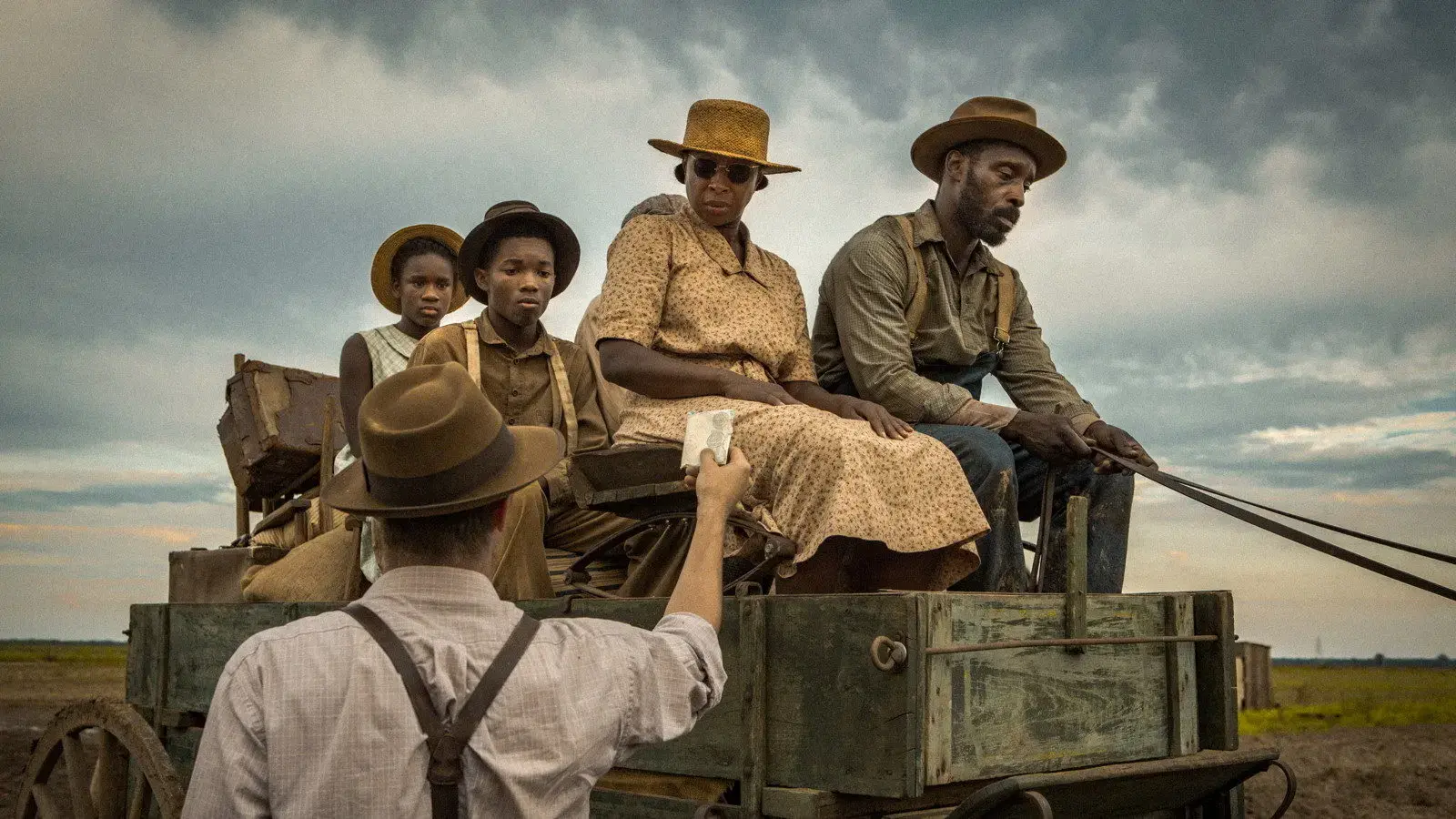 בוץ טובעני: ההיסטריה סביב "פרחים בבוץ" ("Mudbound") של נטפליקס קשורה בפוליטיקה יותר מאשר באמנות