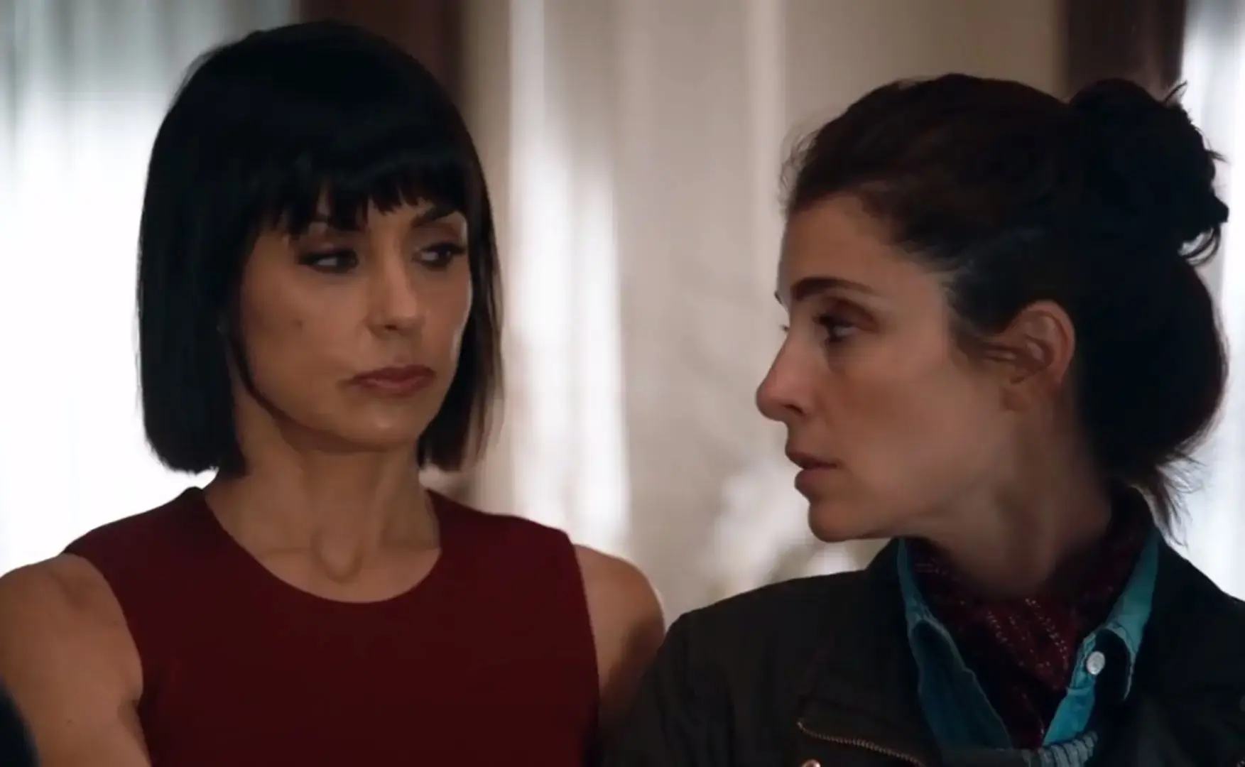 "מראה שחורה", "הכתר", "UnREAL": מדריך סדרות חורף 2017-2018