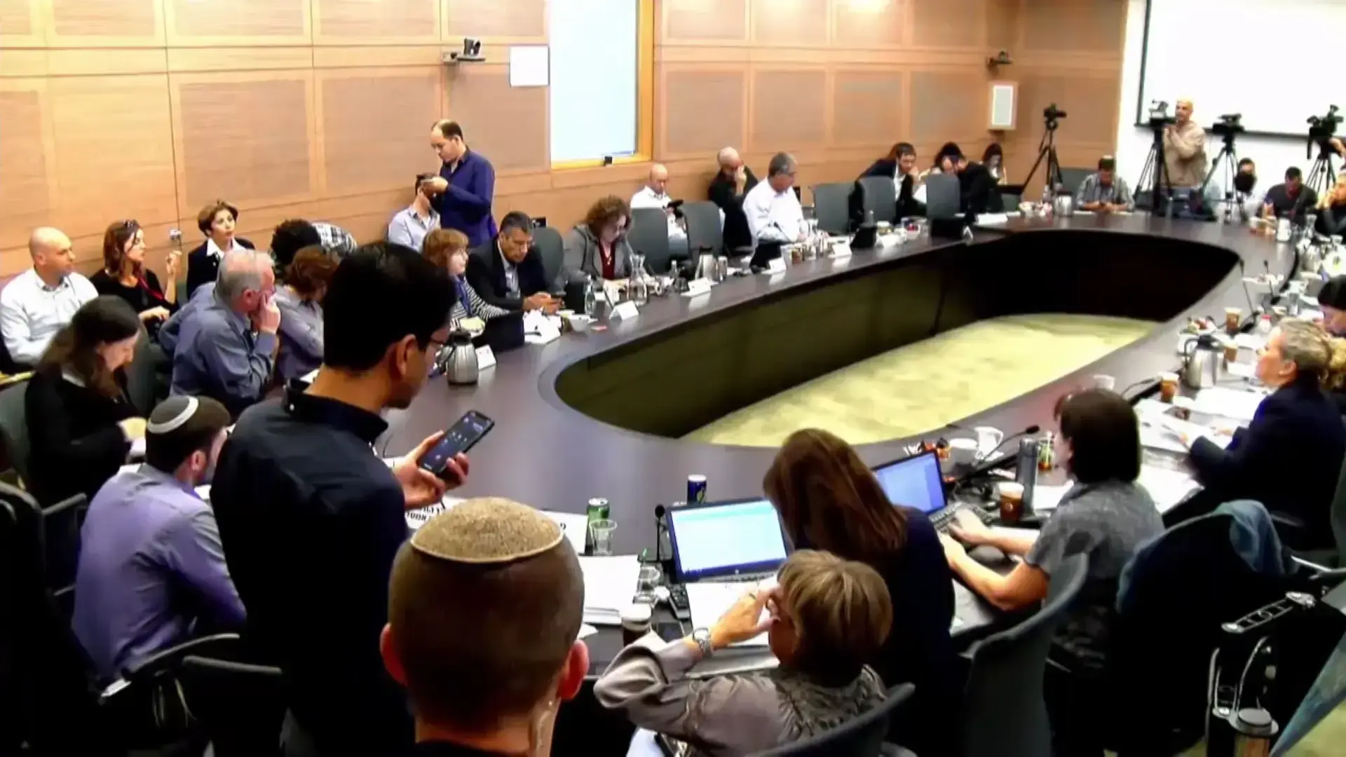 הצעה בקריסה: קריאות בליכוד לדחות את ההצבעה על "חוק ההמלצות"