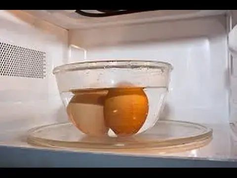 7 מאכלים שממש לא כדאי לכם לחמם במיקרוגל