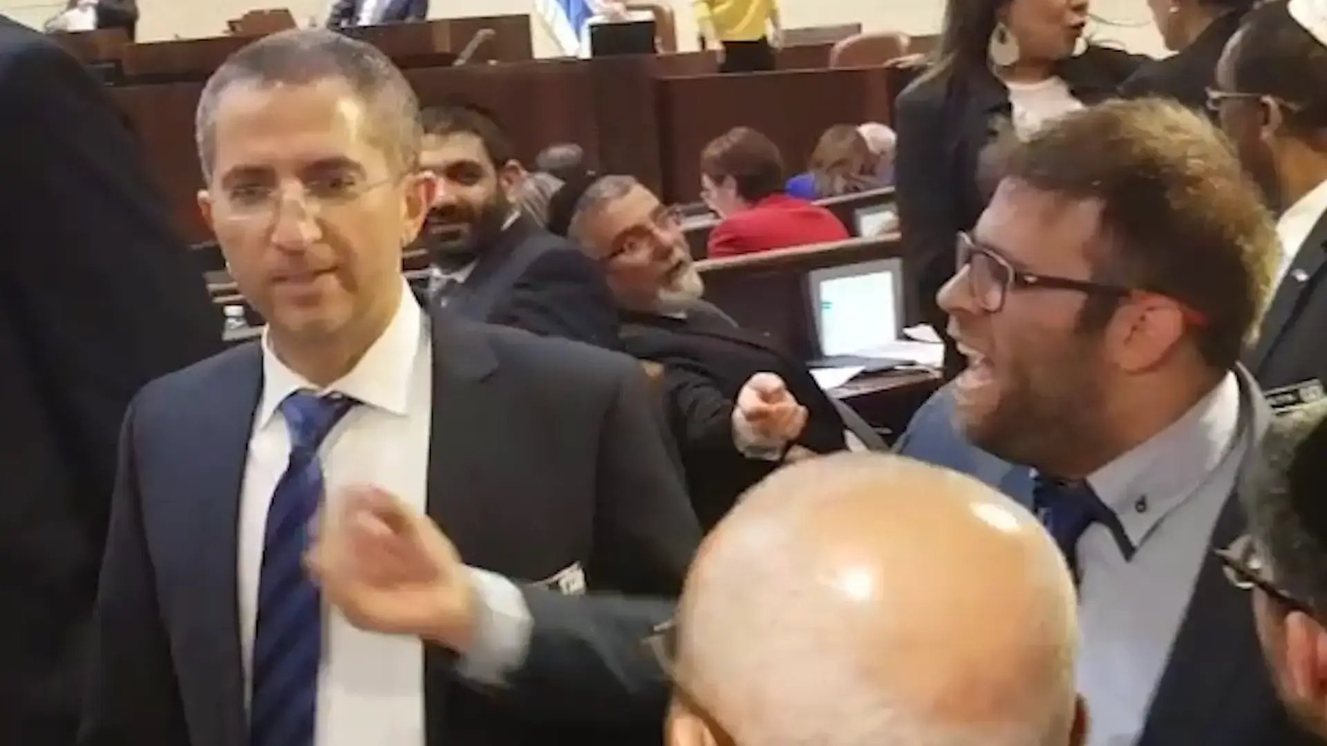 מהומה בכנסת  זועבי: "חזן סרסור"; חזן: "לא ייתנו עז תמורתך"