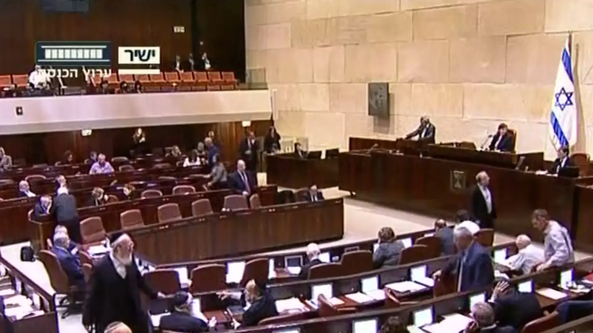 הספין עבר, המציאות נשארה: בפעם האחרונה שליצמן איים לפרק את הממשלה