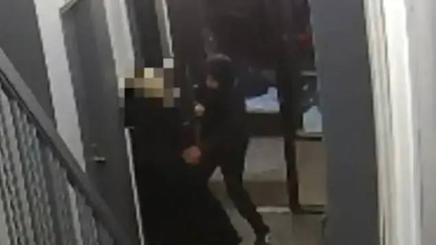גיבורת היום: הקשישה הבריחה גנב שניסה לשדוד אותה - כשהיא על הרצפה