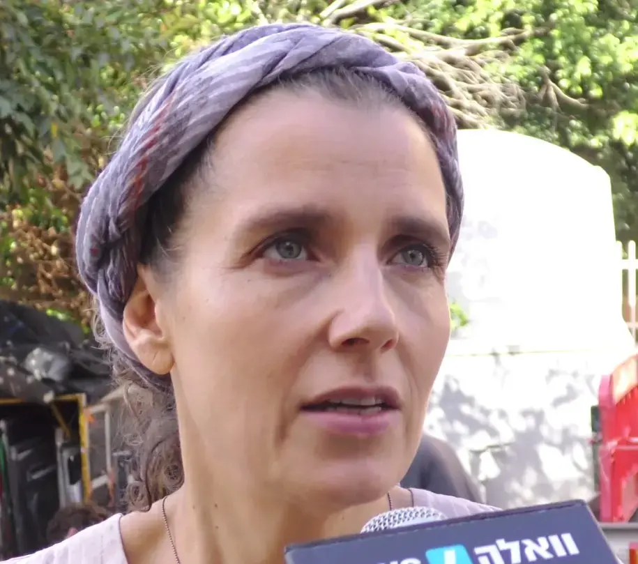 "גם אחרי שאיבדתי את אחותי אני יוצאת, מחייכת וחיה את חיי": כוכבת "הרמון" חושפת את הטרגדיה