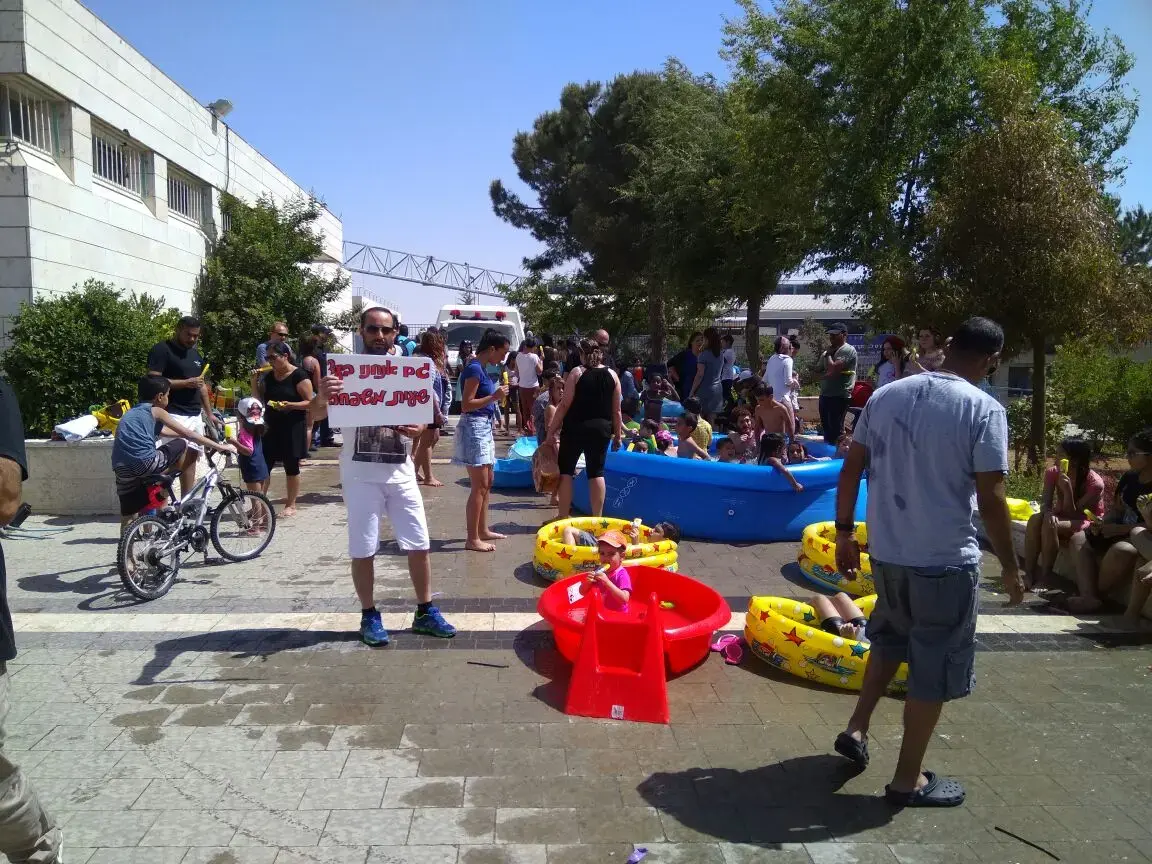 למרות החלטת בג"ץ: הבריכה בקריית ארבע תפריד בין גברים ונשים