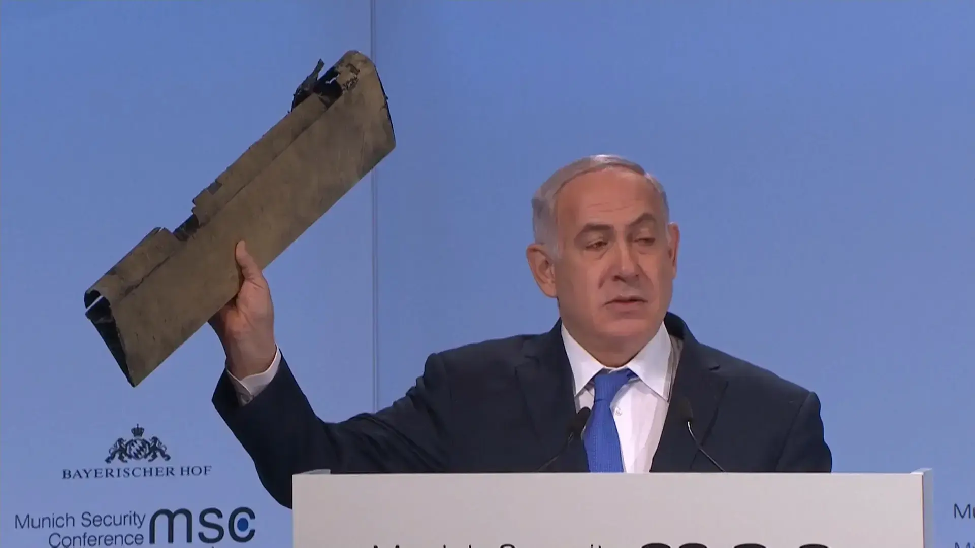 נתניהו חשף במינכן חלק מהמל"ט האיראני: "זריף, מזהה?"