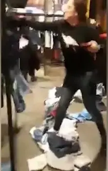 האישה הזאת התחרפנה לגמרי כשלא הצליחה להחזיר בגדים לחנות