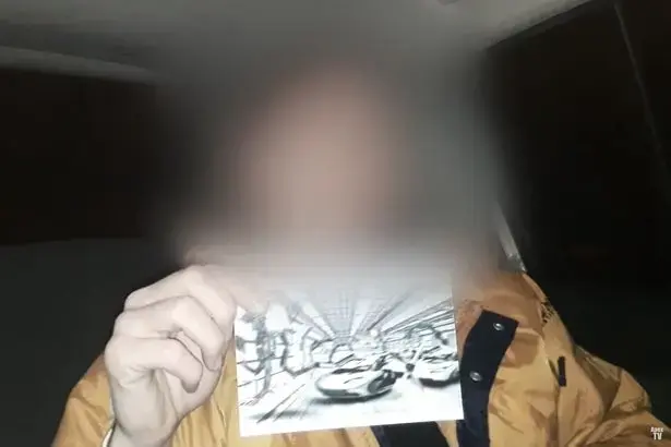 זו המכונית של העתיד? אדם שהגיע משנת 4,000 מציג תמונה מדהימה