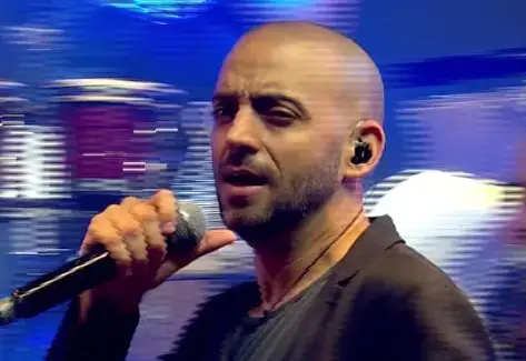 ביצוע שלא רואים כל יום: צפו בעידן רייכל שר את הלהיט האחרון שלו
