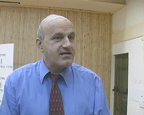 סאלח טריף ניתק את זרם החשמל בבית העבודה
