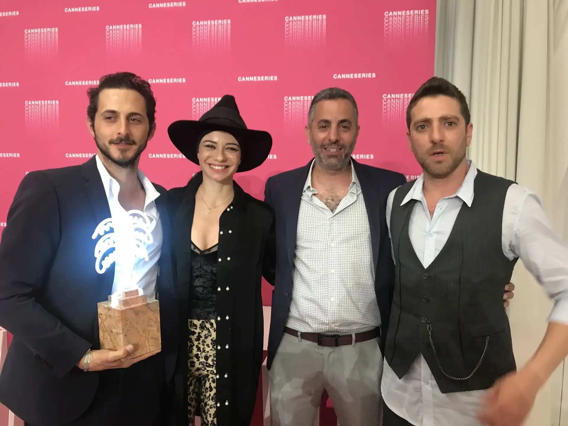 "בשבילה גיבורים עפים" זכתה בפרס הסדרה הטובה ביותר בפסטיבל קאן
