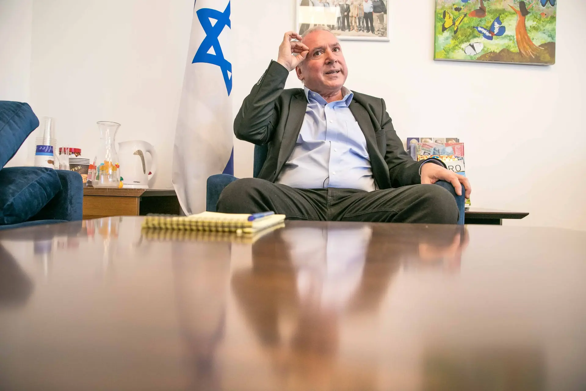 "בנט מטייל עם כובע ומחלק הוראות לנתניהו": ח"כ אמסלם יורה לכל הכיוונים