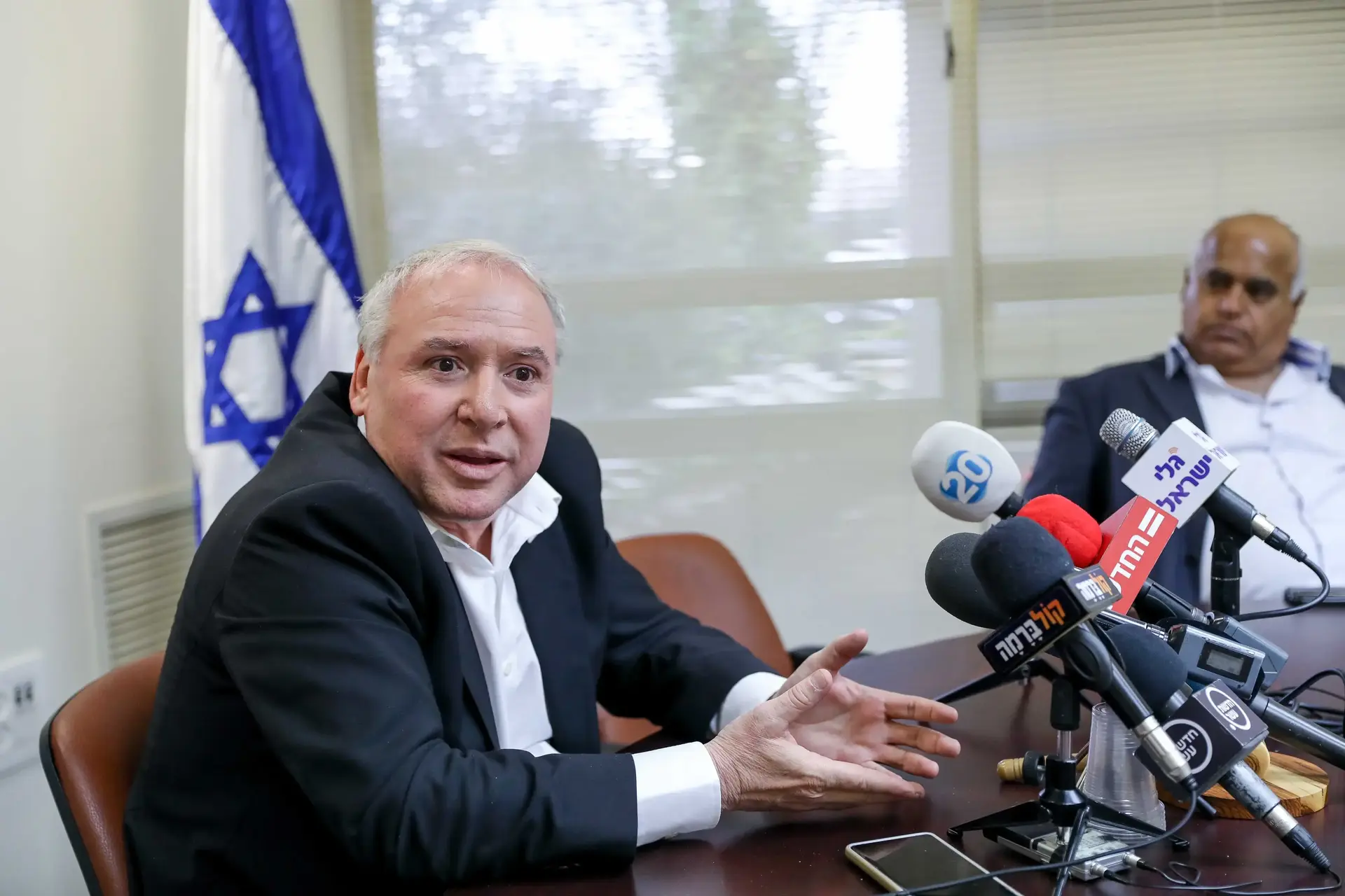 "ח"כים לא מצביעים; הקואליציה תתפרק": האזינו לישיבת הליכוד הסוערת