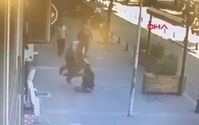 היכה את אשתו באמצע הרחוב - ולפתע הגיע הגיבור הזה