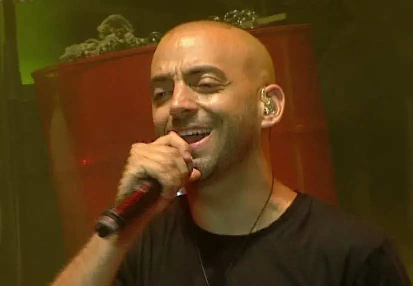 אלפים חוגגים כל ערב: קבלו הצצה למופע החדש של עידן רייכל