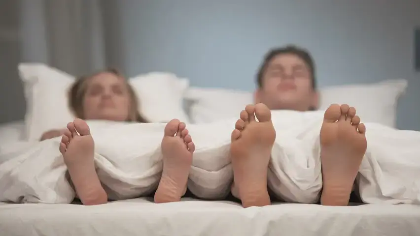 כתוב בכפות: זה הזמן לגלות מה כף הרגל שלכם מספרת עליכם
