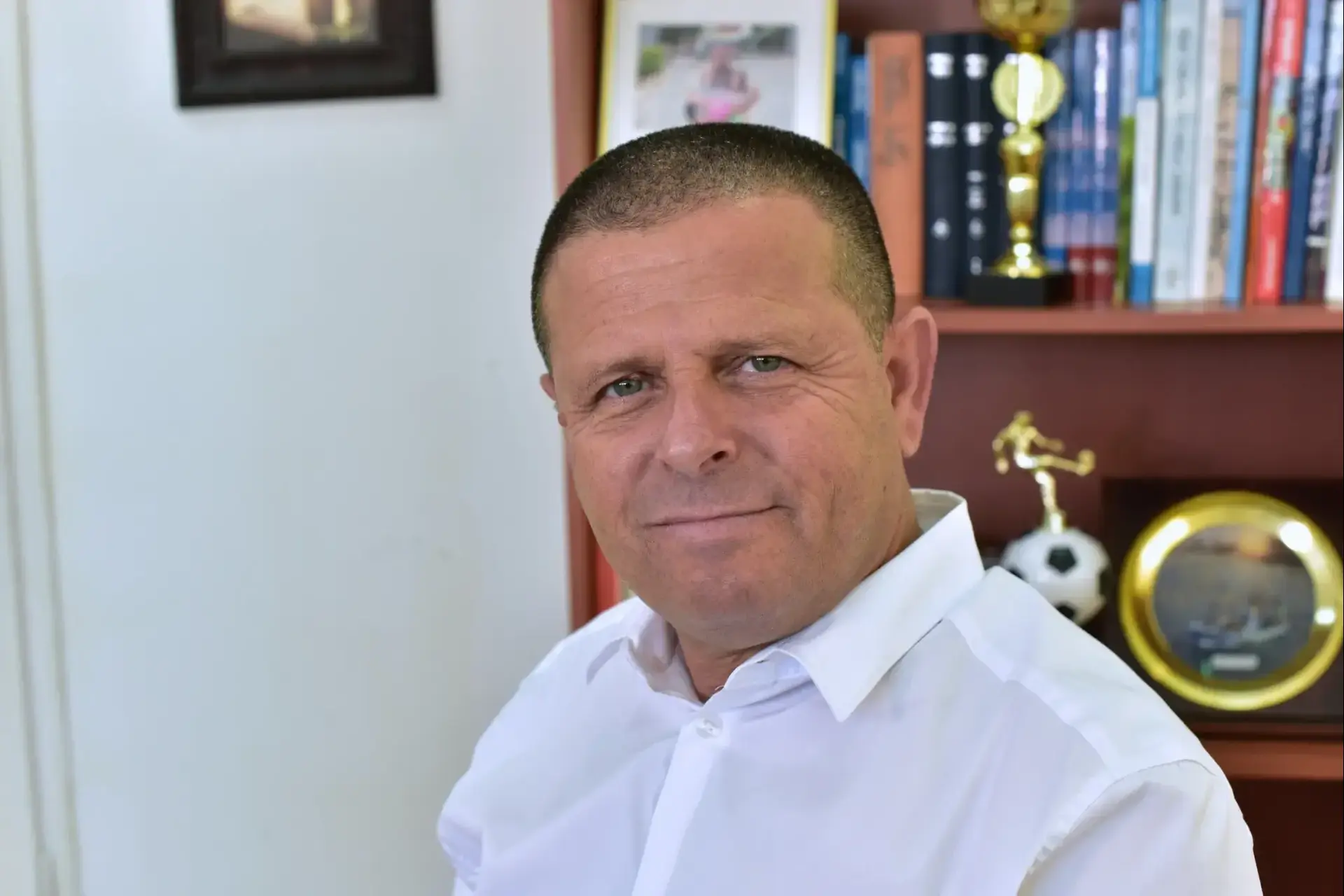 גבאי מתנה את מינוי לבני לראש אופוזיציה בהמשך השותפות עם העבודה