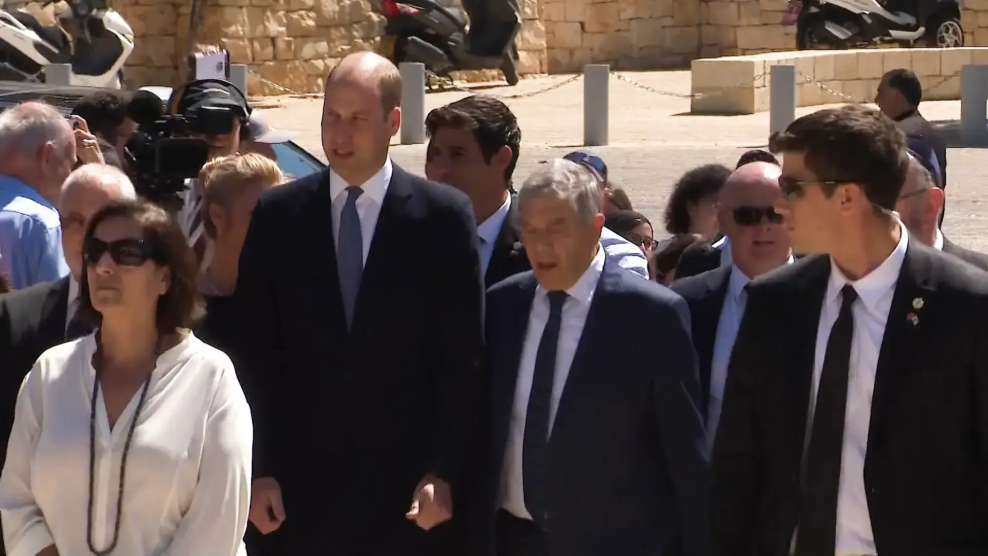 תה עם חלב אצל נתניהו ומסר של שלום בבית הנשיא: הנסיך וויליאם בישראל