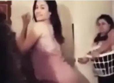התגובה המטורפת של האמא שתפסה נערות עושות טוורקינג נועז ברשת