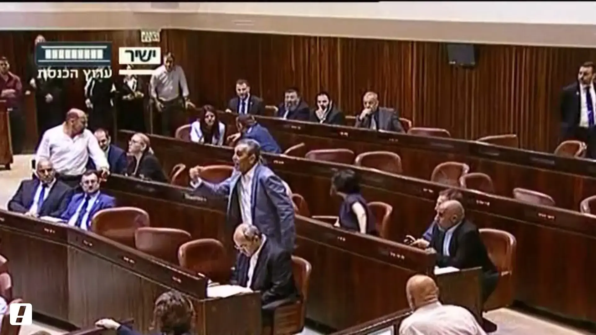 "בושה": נתניהו הצביע נגד פונדקאות לגברים - ועורר סערה במליאה