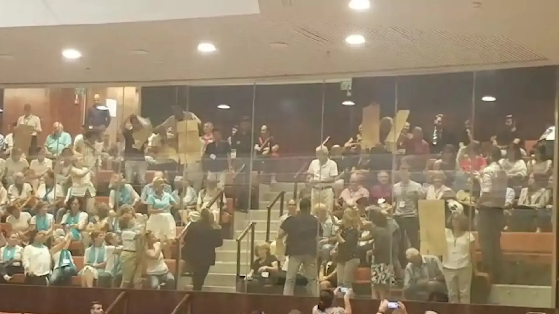 "ביבי ברח": הכנסת דנה בחוק הלאום - רק 5 חברי קואליציה הגיעו