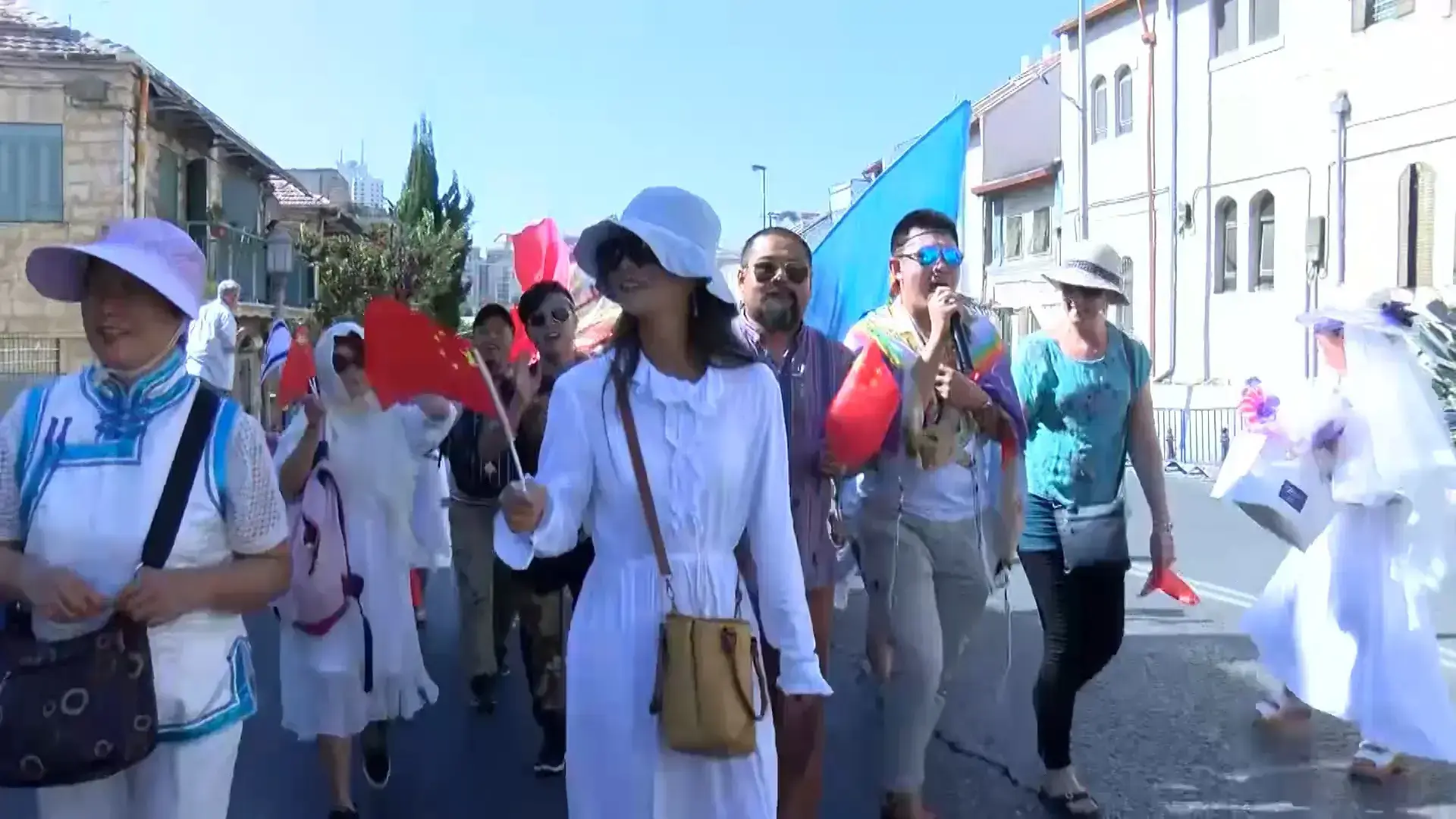חסימות כבישים ומאות שוטרים בשטח: צעדת ירושלים השנתית יצאה לדרכה