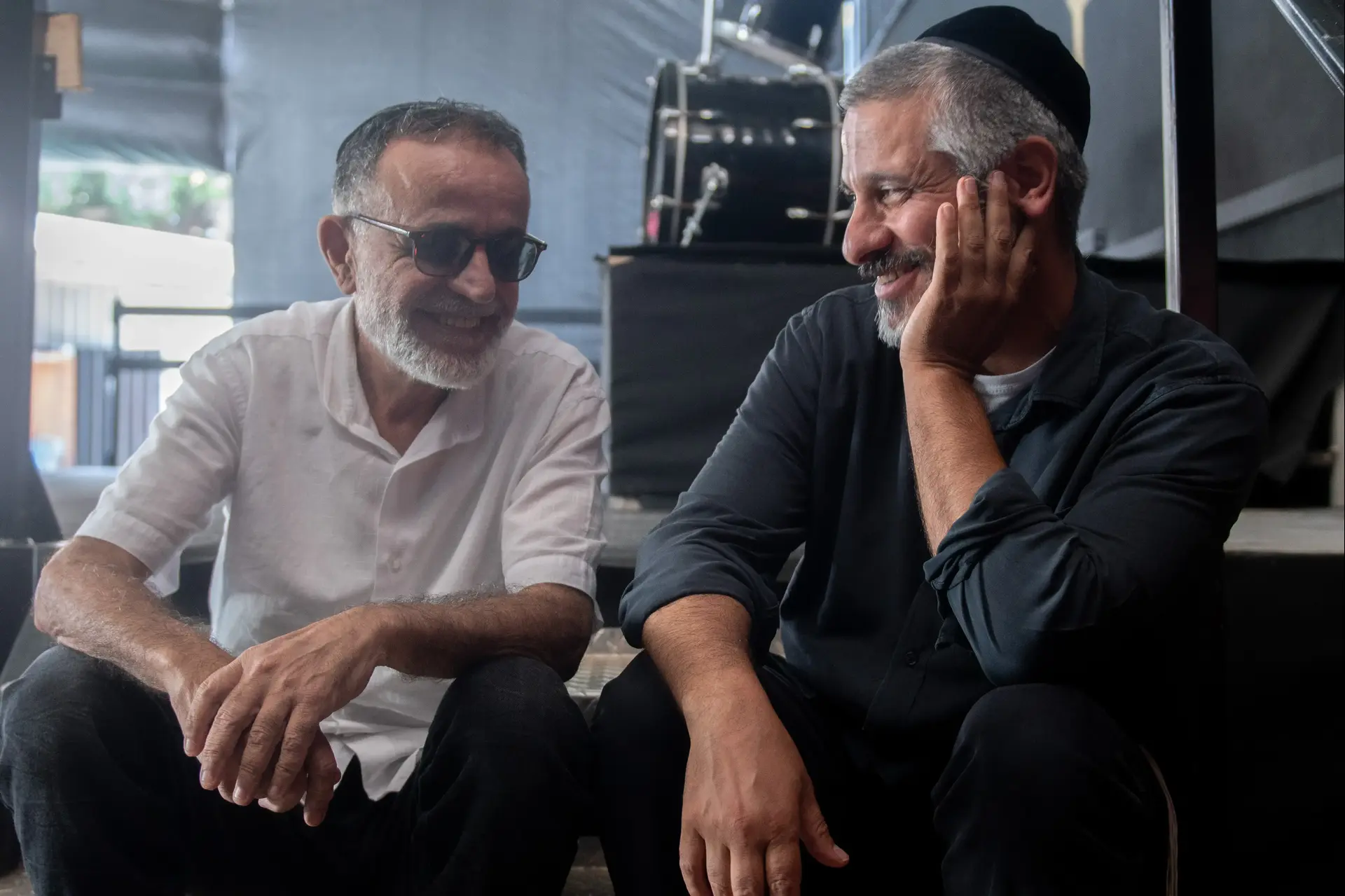 "אני כאן, אני עף": האזינו לשיר החדש של אביתר ואהוד בנאי