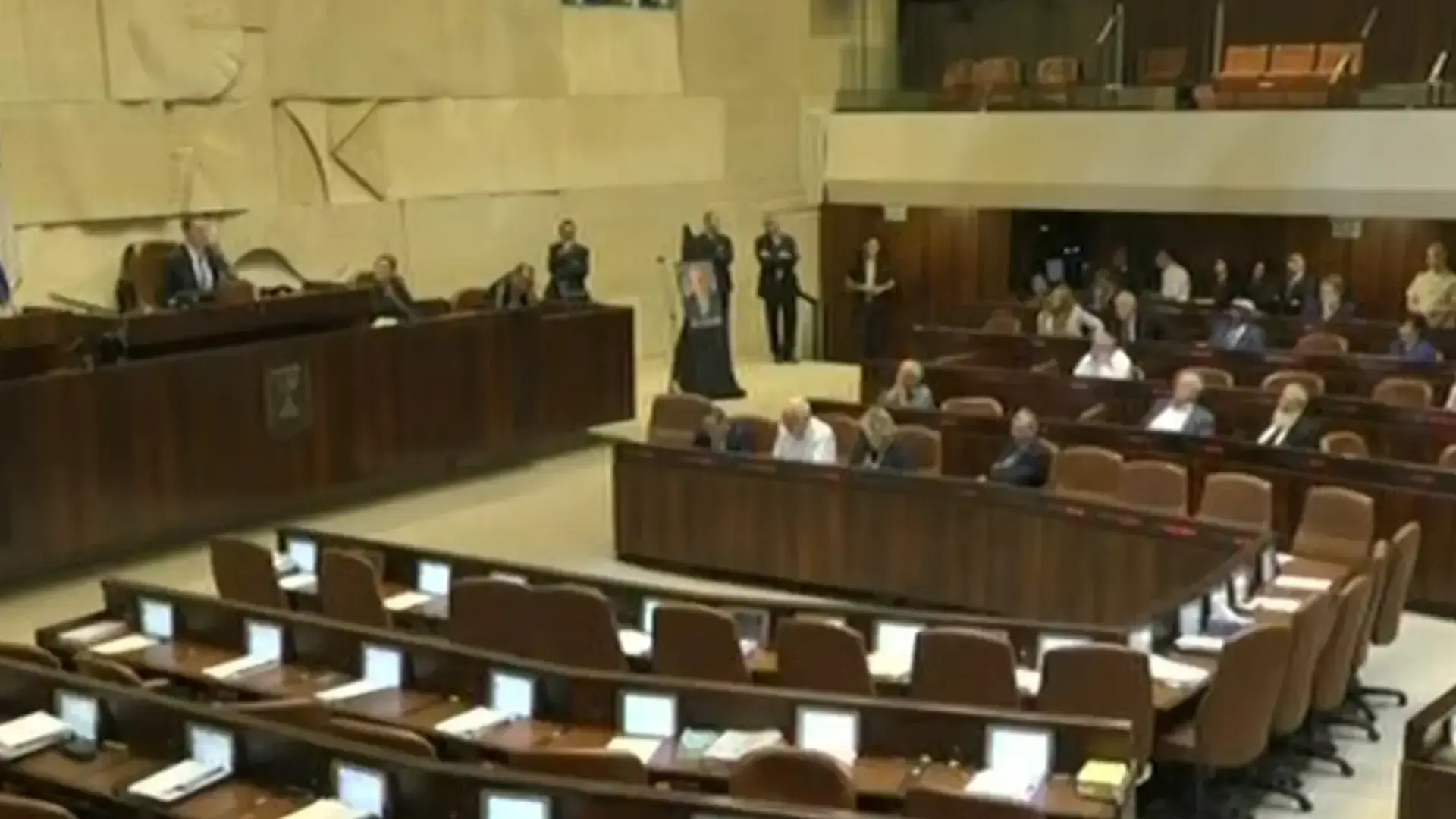 "לא חרם מאורגן": רק חבר אופוזיציה אחד השתתף בישיבה לזכר גנדי