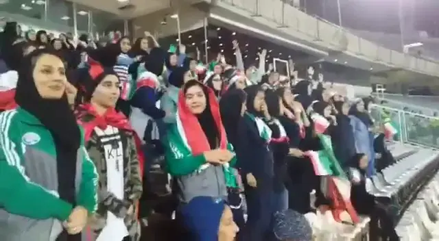 "הנערה בכחול": איראנית הציתה את עצמה במחאה על איסור צפייה בכדורגל