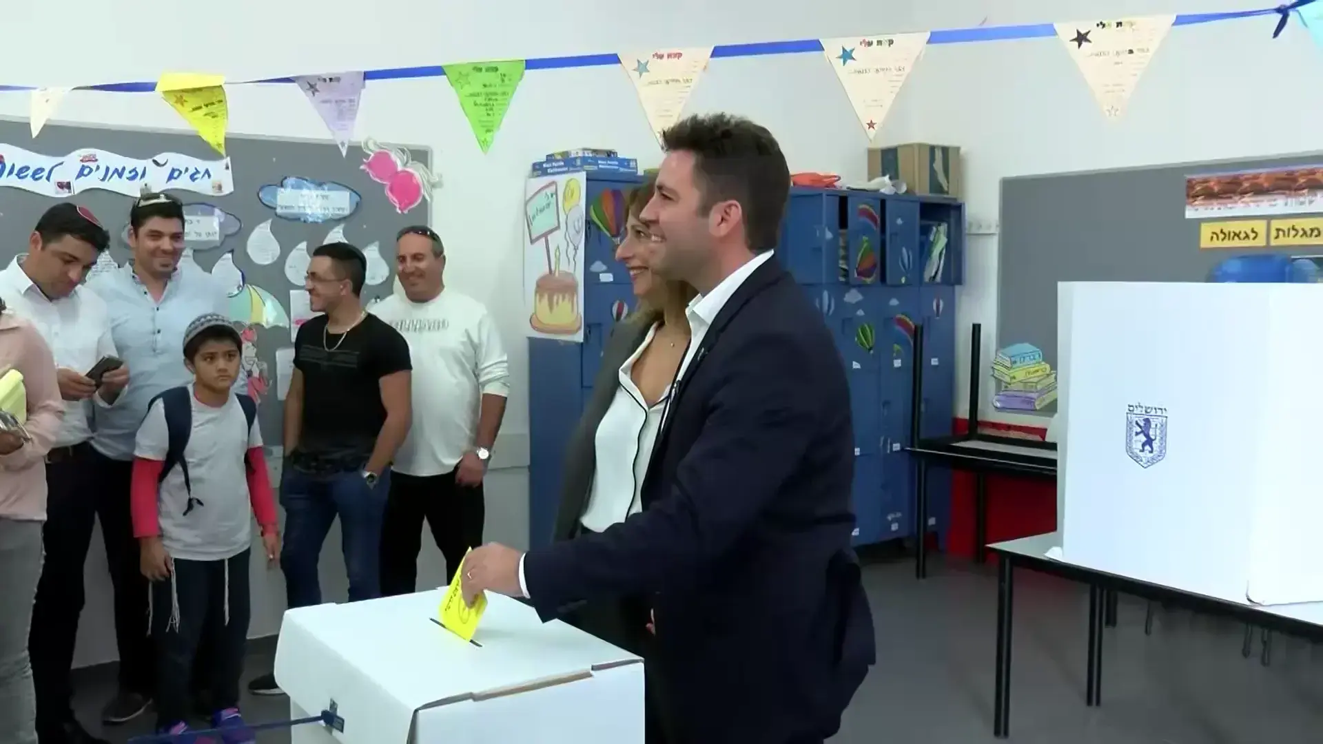 מגייסים קולות עד הרגע האחרון: ההכפשות והחיוכים בדרך לקלפיות