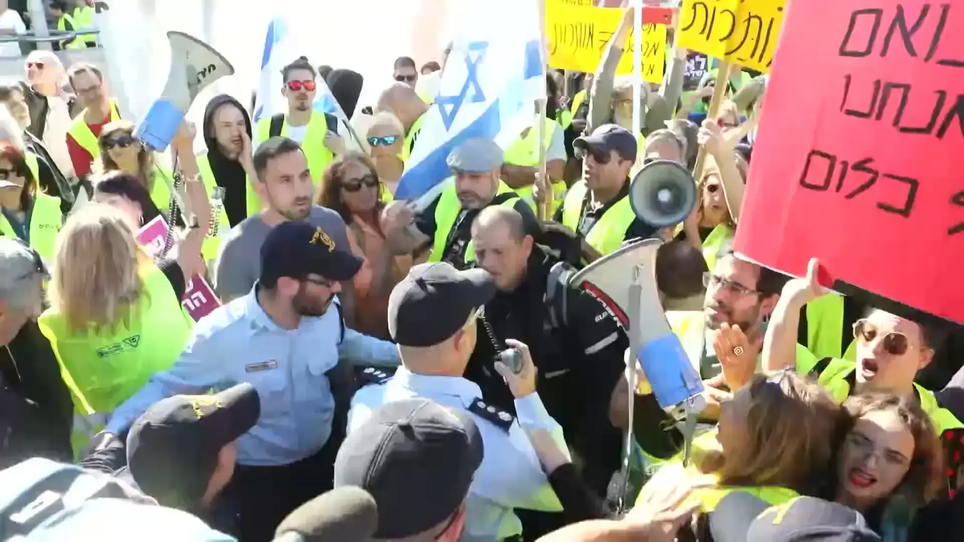 "רוקדים מהפגנה להפגנה": ההתקפה של נתניהו נגד מחאת האפודים