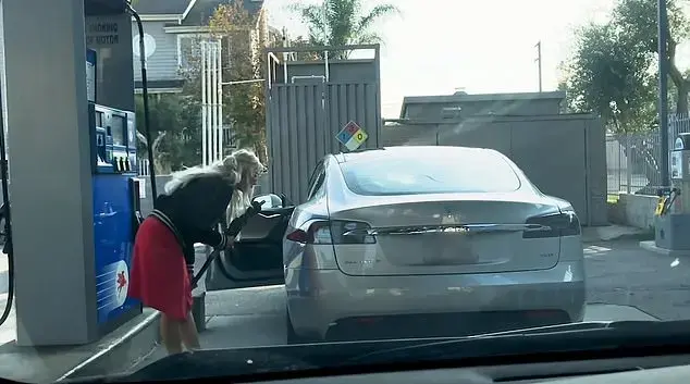 קורע: מה קרה כשהנהגת ניסתה לתדלק את הרכב החשמלי שלה?
