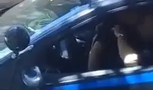 שוטרים תיעדו את עצמם מקיימים יחסים בתחנה - וחכו שתשמעו מי הסגיר אותם