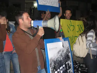 סטודנטים הפגינו מול כינוס מרכז העבודה